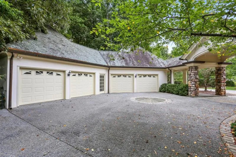 711 Heards Ferry Road, Sandy Springs, Georgia 30328, 5 Bedrooms Bedrooms, ,5 BathroomsBathrooms,Residential,Sold,711 Heards Ferry Road,6045031