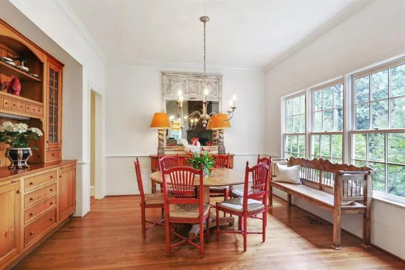 711 Heards Ferry Road, Sandy Springs, Georgia 30328, 5 Bedrooms Bedrooms, ,5 BathroomsBathrooms,Residential,Sold,711 Heards Ferry Road,6045031