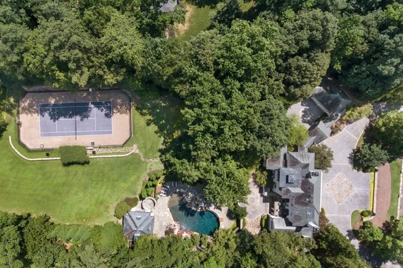 711 Heards Ferry Road, Sandy Springs, Georgia 30328, 5 Bedrooms Bedrooms, ,5 BathroomsBathrooms,Residential,Sold,711 Heards Ferry Road,6045031