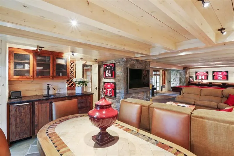 711 Heards Ferry Road, Sandy Springs, Georgia 30328, 5 Bedrooms Bedrooms, ,5 BathroomsBathrooms,Residential,Sold,711 Heards Ferry Road,6045031