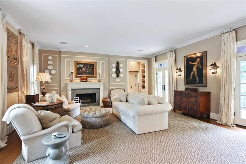 711 Heards Ferry Road, Sandy Springs, Georgia 30328, 5 Bedrooms Bedrooms, ,5 BathroomsBathrooms,Residential,Sold,711 Heards Ferry Road,6045031