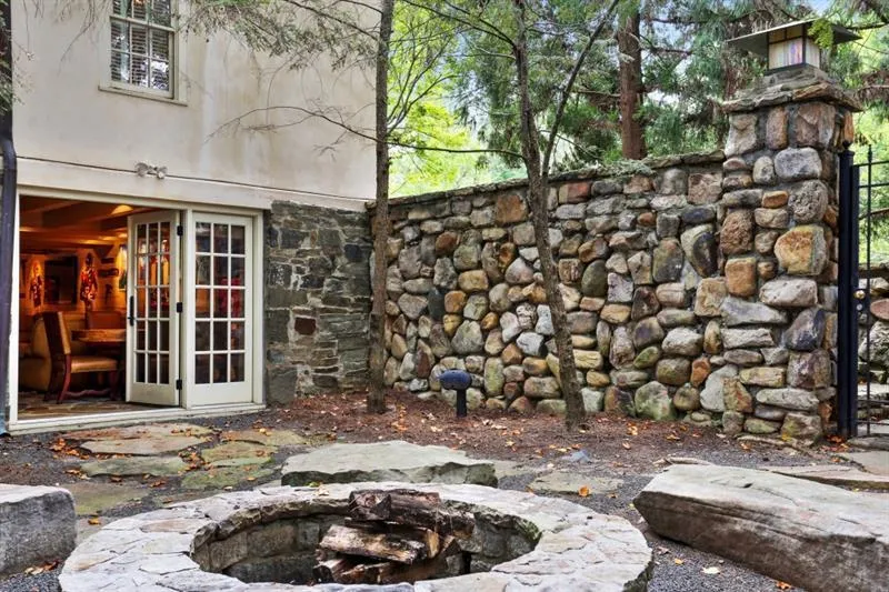 711 Heards Ferry Road, Sandy Springs, Georgia 30328, 5 Bedrooms Bedrooms, ,5 BathroomsBathrooms,Residential,Sold,711 Heards Ferry Road,6045031
