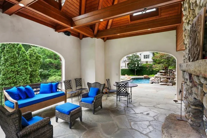 711 Heards Ferry Road, Sandy Springs, Georgia 30328, 5 Bedrooms Bedrooms, ,5 BathroomsBathrooms,Residential,Sold,711 Heards Ferry Road,6045031