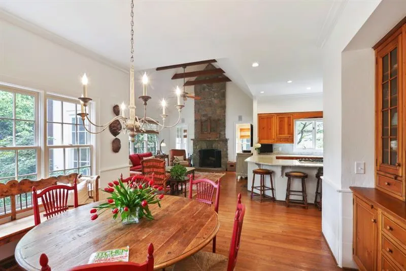 711 Heards Ferry Road, Sandy Springs, Georgia 30328, 5 Bedrooms Bedrooms, ,5 BathroomsBathrooms,Residential,Sold,711 Heards Ferry Road,6045031