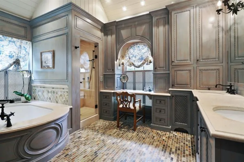 711 Heards Ferry Road, Sandy Springs, Georgia 30328, 5 Bedrooms Bedrooms, ,5 BathroomsBathrooms,Residential,Sold,711 Heards Ferry Road,6045031