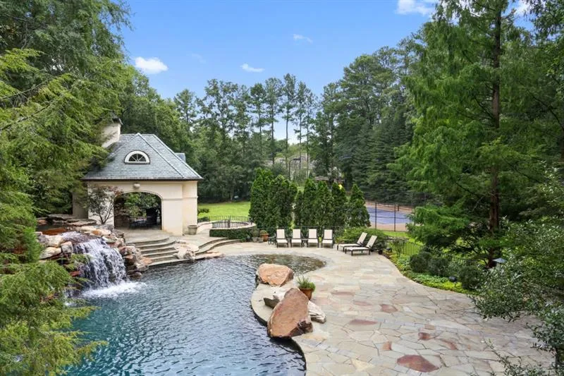 711 Heards Ferry Road, Sandy Springs, Georgia 30328, 5 Bedrooms Bedrooms, ,5 BathroomsBathrooms,Residential,Sold,711 Heards Ferry Road,6045031
