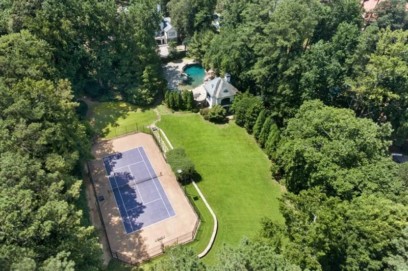 711 Heards Ferry Road, Sandy Springs, Georgia 30328, 5 Bedrooms Bedrooms, ,5 BathroomsBathrooms,Residential,Sold,711 Heards Ferry Road,6045031
