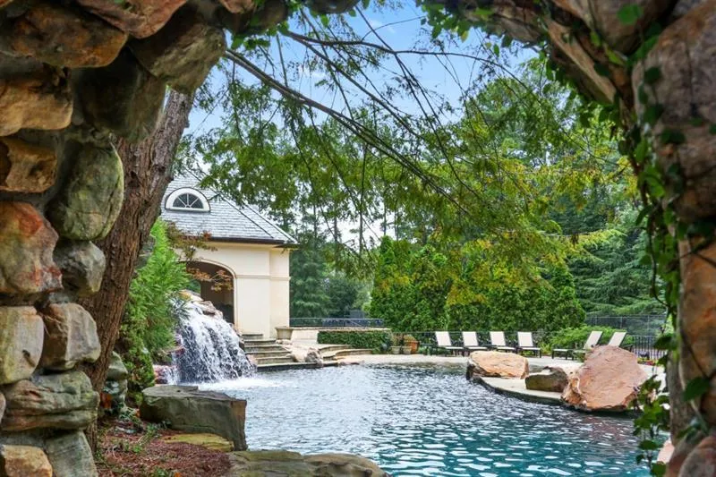 711 Heards Ferry Road, Sandy Springs, Georgia 30328, 5 Bedrooms Bedrooms, ,5 BathroomsBathrooms,Residential,Sold,711 Heards Ferry Road,6045031