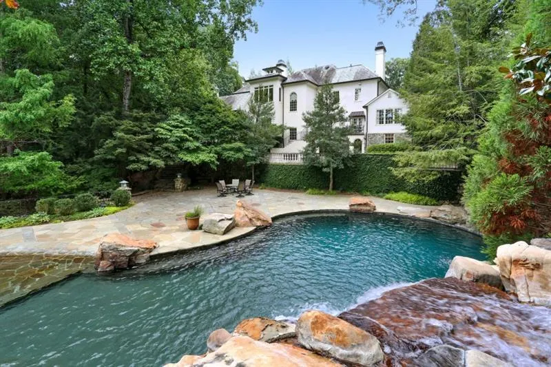 711 Heards Ferry Road, Sandy Springs, Georgia 30328, 5 Bedrooms Bedrooms, ,5 BathroomsBathrooms,Residential,Sold,711 Heards Ferry Road,6045031