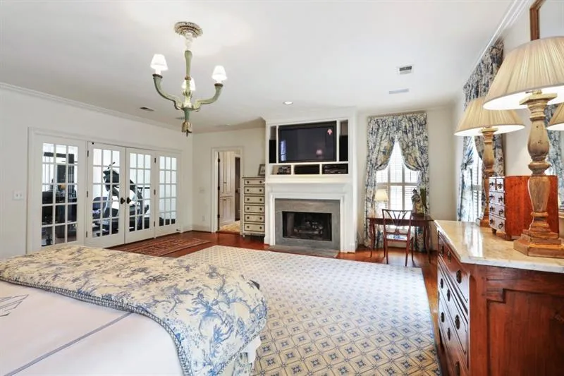 711 Heards Ferry Road, Sandy Springs, Georgia 30328, 5 Bedrooms Bedrooms, ,5 BathroomsBathrooms,Residential,Sold,711 Heards Ferry Road,6045031