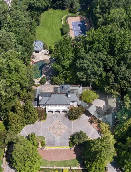 711 Heards Ferry Road, Sandy Springs, Georgia 30328, 5 Bedrooms Bedrooms, ,5 BathroomsBathrooms,Residential,Sold,711 Heards Ferry Road,6045031
