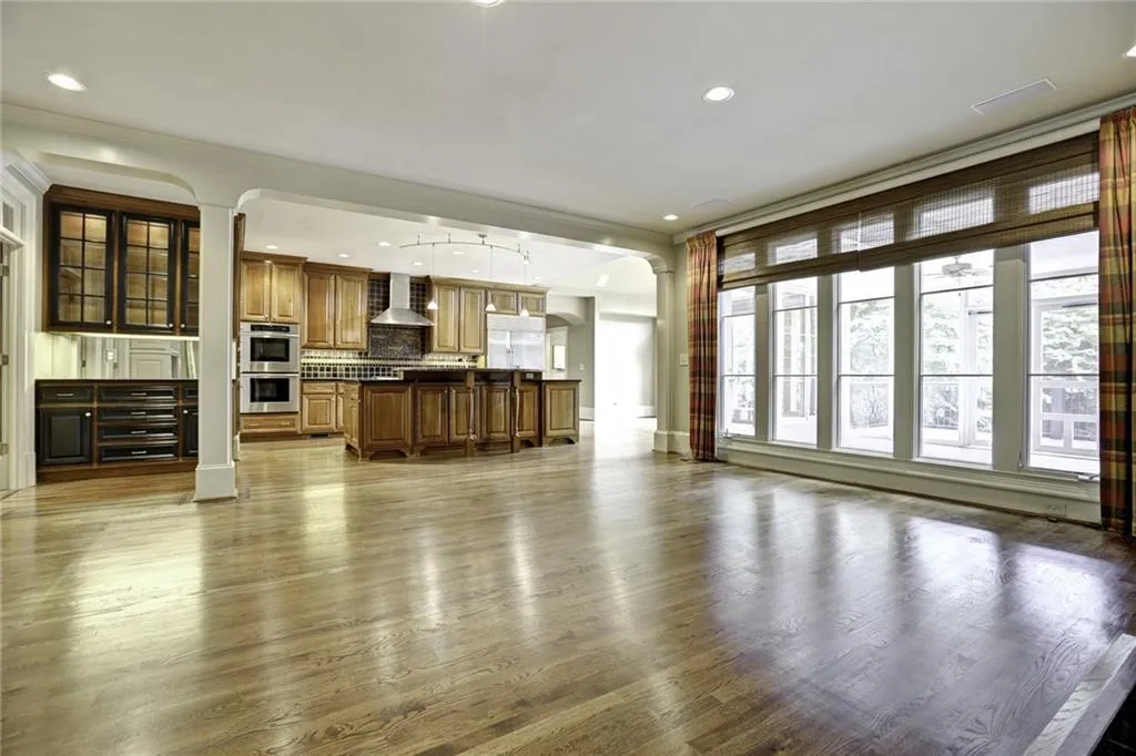 5660 Glen Errol Road, Atlanta, Georgia 30327, 4 Bedrooms Bedrooms, ,5 BathroomsBathrooms,Residential,Sold,5660 Glen Errol Road,5726324