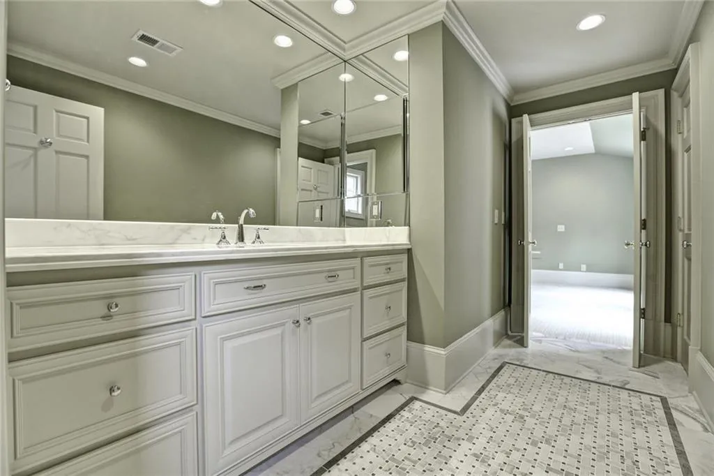 5660 Glen Errol Road, Atlanta, Georgia 30327, 4 Bedrooms Bedrooms, ,5 BathroomsBathrooms,Residential,Sold,5660 Glen Errol Road,5726324