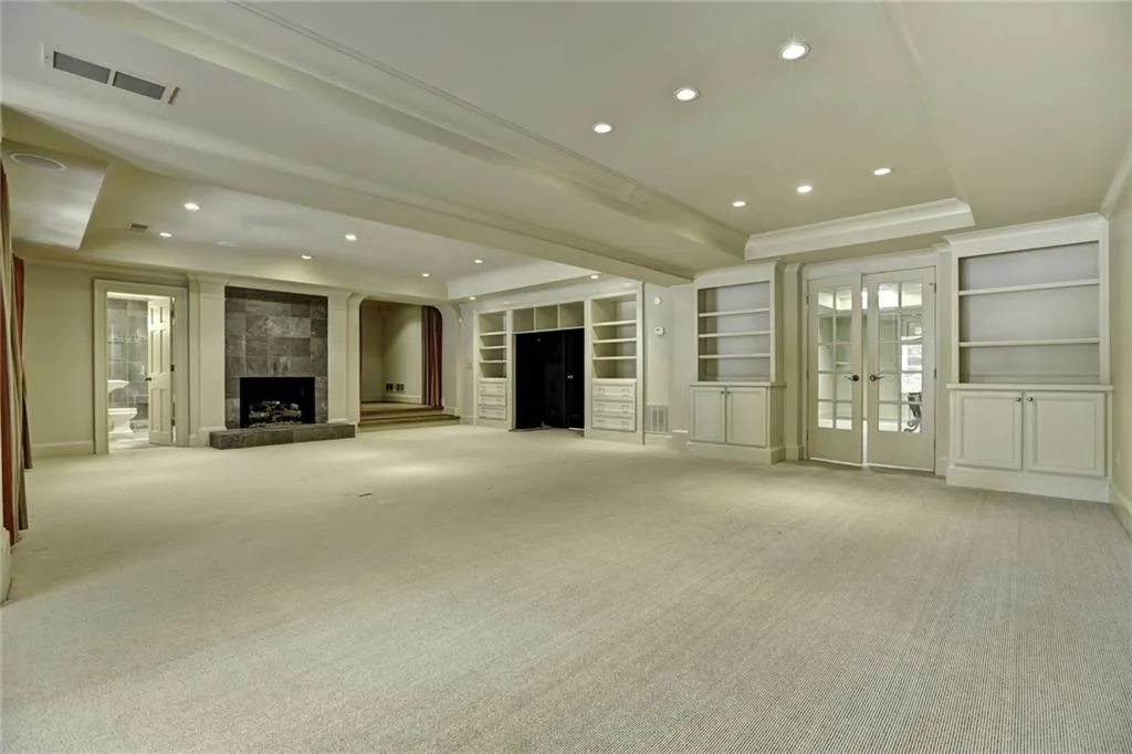 5660 Glen Errol Road, Atlanta, Georgia 30327, 4 Bedrooms Bedrooms, ,5 BathroomsBathrooms,Residential,Sold,5660 Glen Errol Road,5726324