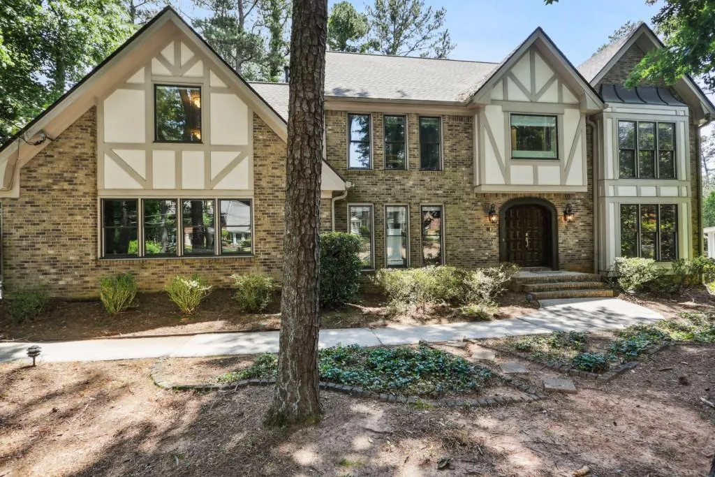 245 Glen Meadow Court, Sandy Springs, Georgia 30328, 5 Bedrooms Bedrooms, ,4 BathroomsBathrooms,Residential,Sold,245 Glen Meadow Court,7066309