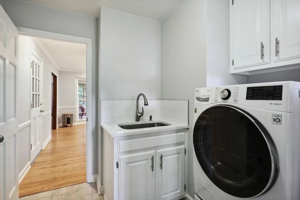 245 Glen Meadow Court, Sandy Springs, Georgia 30328, 5 Bedrooms Bedrooms, ,4 BathroomsBathrooms,Residential,Sold,245 Glen Meadow Court,7066309