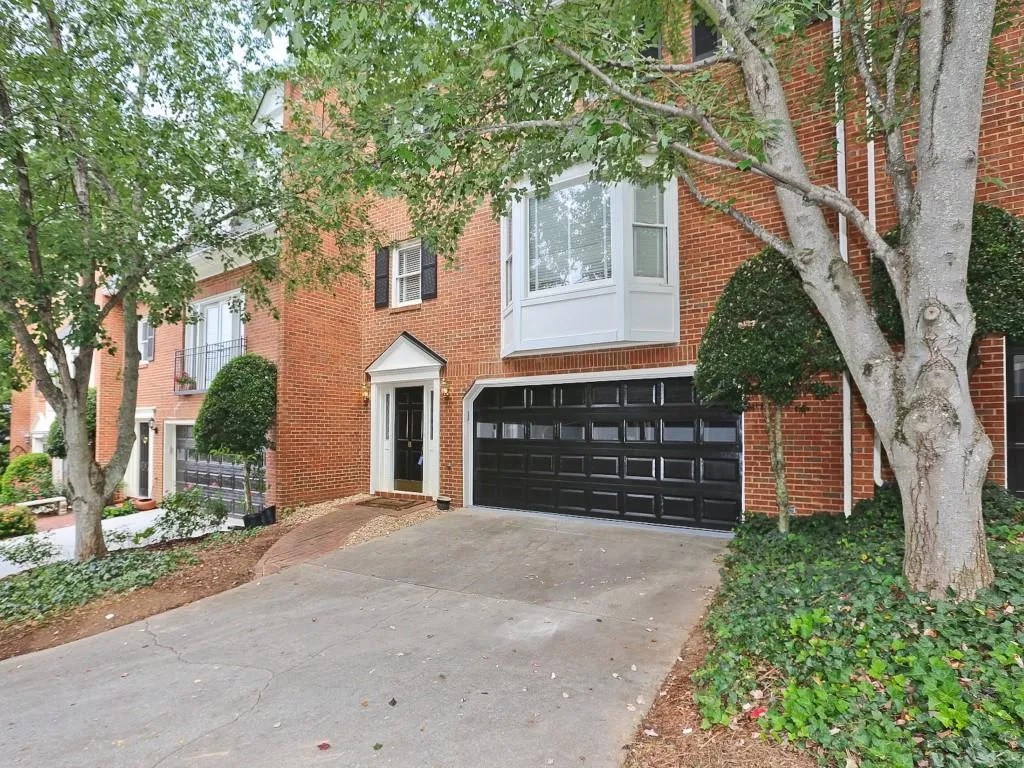 3873 Roswell Road Unit 8, Atlanta, Georgia 30342, 3 Bedrooms Bedrooms, ,2 BathroomsBathrooms,Residential,Sold,3873 Roswell Road Unit 8,5598943