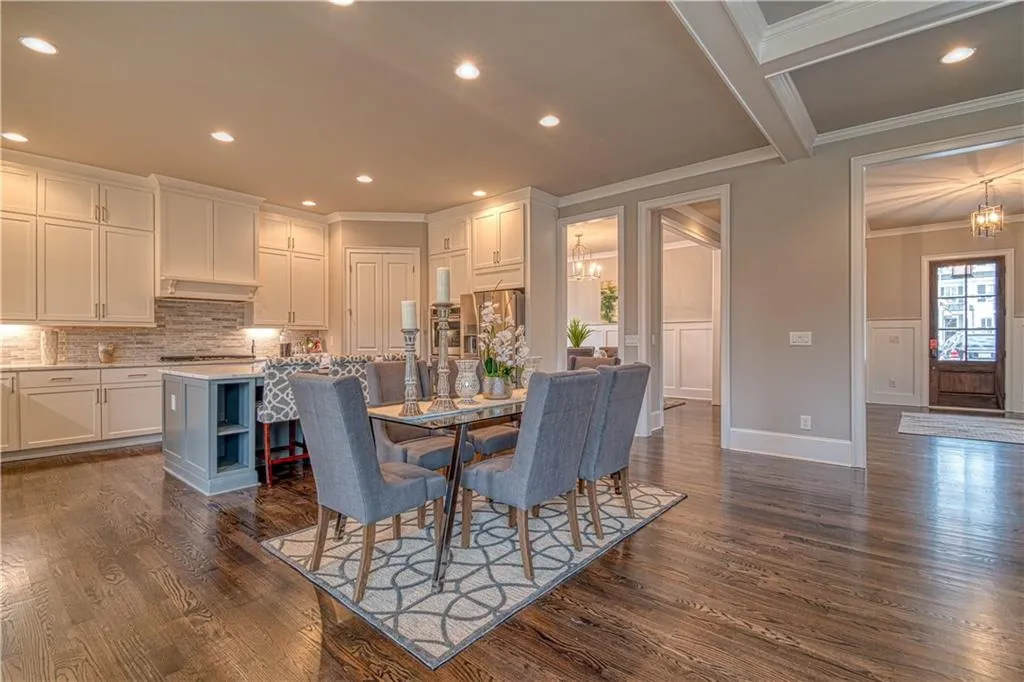 214 Belle Lane, Sandy Springs, Georgia 30328, 5 Bedrooms Bedrooms, ,5 BathroomsBathrooms,Residential,Sold,214 Belle Lane,6009466