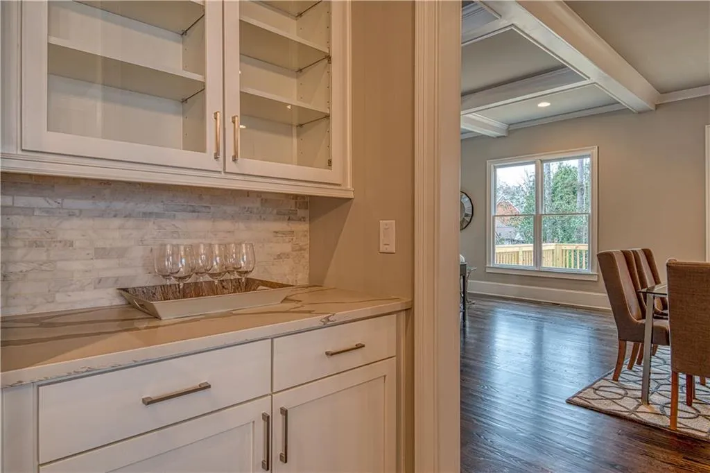 214 Belle Lane, Sandy Springs, Georgia 30328, 5 Bedrooms Bedrooms, ,5 BathroomsBathrooms,Residential,Sold,214 Belle Lane,6009466