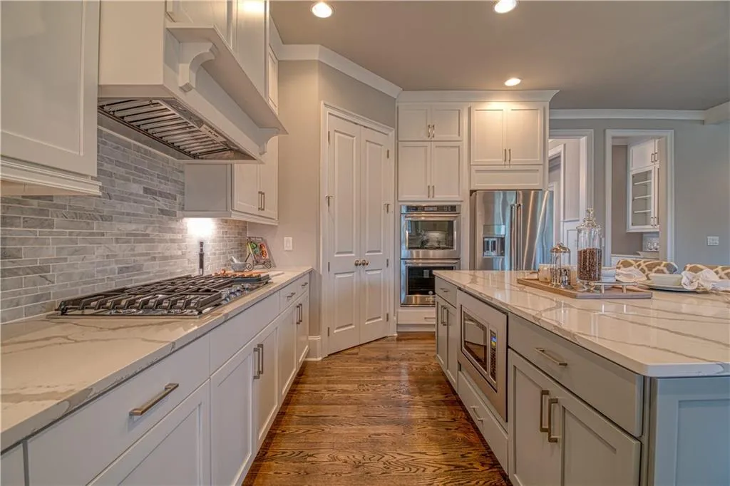 214 Belle Lane, Sandy Springs, Georgia 30328, 5 Bedrooms Bedrooms, ,5 BathroomsBathrooms,Residential,Sold,214 Belle Lane,6009466