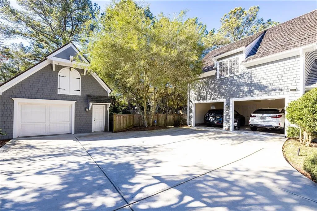 Driveway to 2 car and detached garages