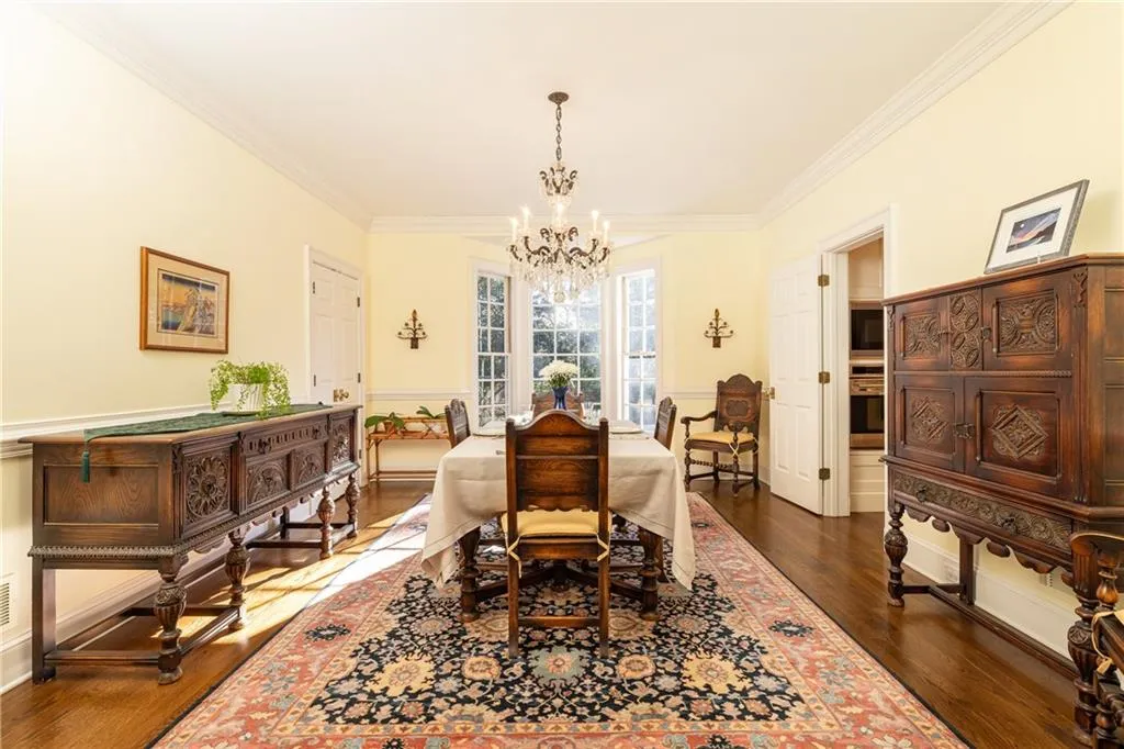 Bay window in dining room