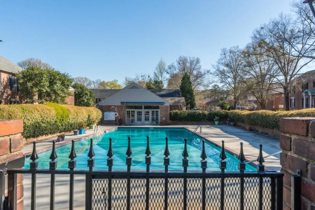 6700 Roswell Road Unit 26b, Sandy Springs, Georgia 30328, 2 Bedrooms Bedrooms, ,1 BathroomBathrooms,Residential,Sold,6700 Roswell Road Unit 26b,6503105