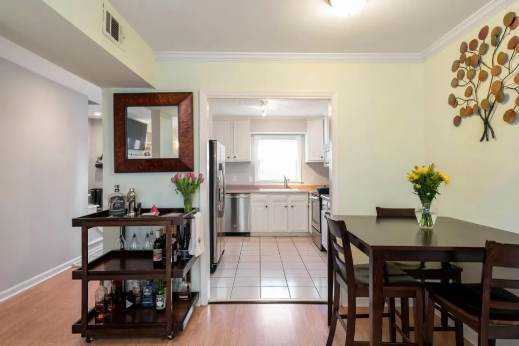 6700 Roswell Road Unit 26b, Sandy Springs, Georgia 30328, 2 Bedrooms Bedrooms, ,1 BathroomBathrooms,Residential,Sold,6700 Roswell Road Unit 26b,6503105