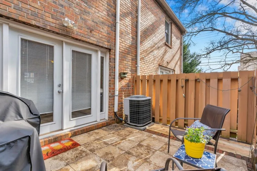 6700 Roswell Road Unit 26b, Sandy Springs, Georgia 30328, 2 Bedrooms Bedrooms, ,1 BathroomBathrooms,Residential,Sold,6700 Roswell Road Unit 26b,6503105