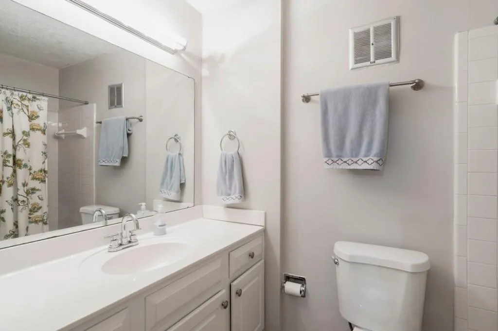 6700 Roswell Road Unit 26b, Sandy Springs, Georgia 30328, 2 Bedrooms Bedrooms, ,1 BathroomBathrooms,Residential,Sold,6700 Roswell Road Unit 26b,6503105