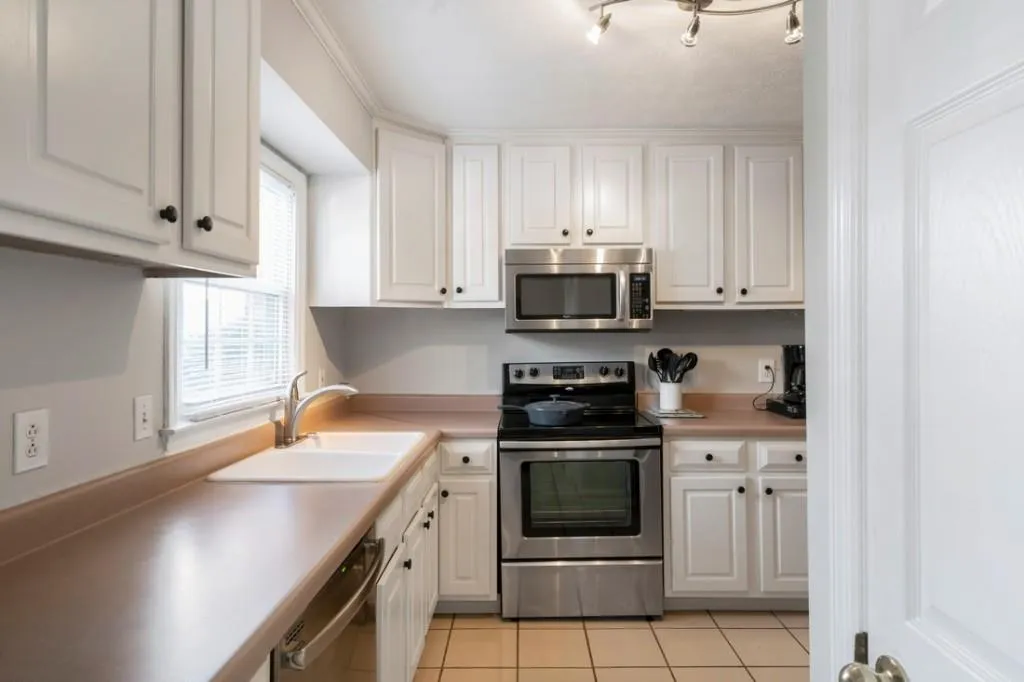 6700 Roswell Road Unit 26b, Sandy Springs, Georgia 30328, 2 Bedrooms Bedrooms, ,1 BathroomBathrooms,Residential,Sold,6700 Roswell Road Unit 26b,6503105