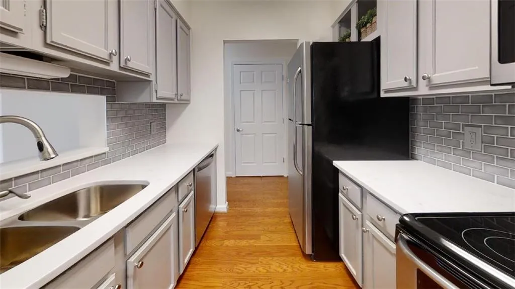 300 Johnson Ferry Road Ne Unit A709, Sandy Springs, Georgia 30328, 1 Bedroom Bedrooms, ,1 BathroomBathrooms,Residential,Sold,300 Johnson Ferry Road Ne Unit A709,6856655