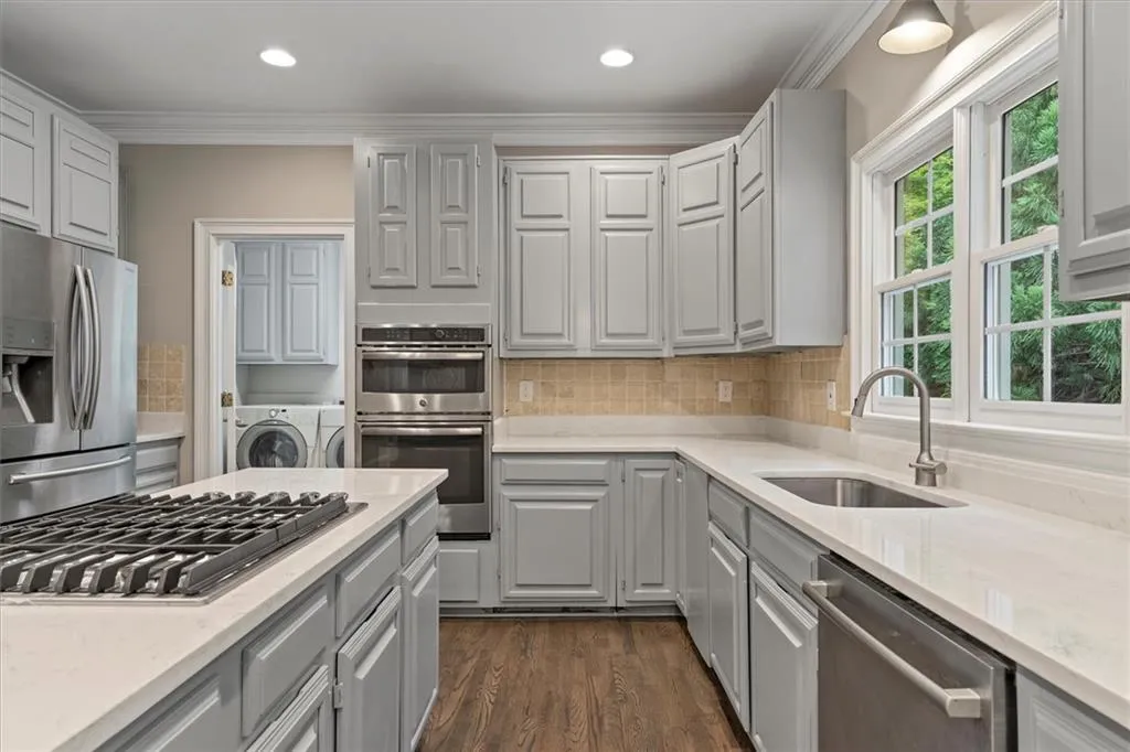 7445 Stoneykirk Close, Sandy Springs, Georgia 30350, 4 Bedrooms Bedrooms, ,4 BathroomsBathrooms,Residential,Sold,7445 Stoneykirk Close,6891553