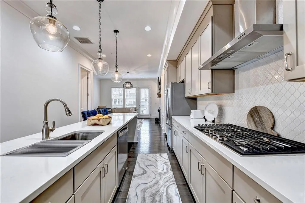 6605 Encore Boulevard Unit 276, Sandy Springs, Georgia 30328, 4 Bedrooms Bedrooms, ,4 BathroomsBathrooms,Residential,Sold,6605 Encore Boulevard Unit 276,7151172