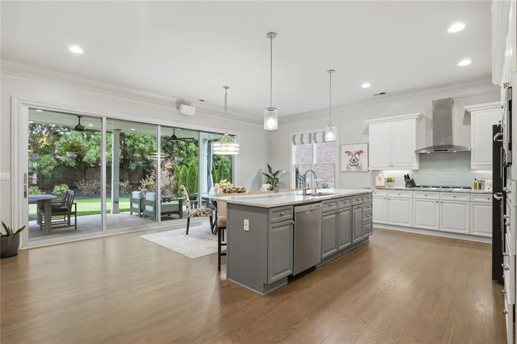 6248 Mt Vernon Oaks Drive, Sandy Springs, Georgia 30328, 5 Bedrooms Bedrooms, ,4 BathroomsBathrooms,Residential,For Sale,6248 Mt Vernon Oaks Drive,7684003