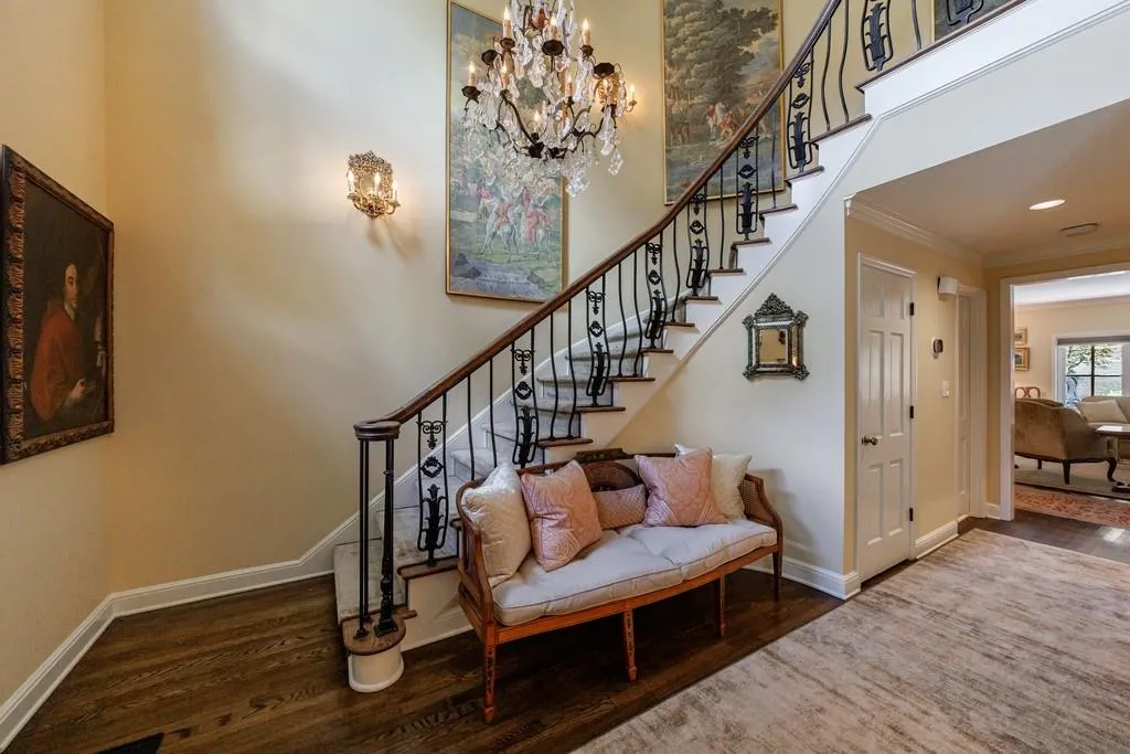 The curved staircase make the entry foyer!