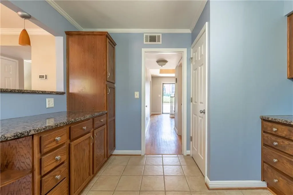 6520 Roswell Road Unit 112, Atlanta, Georgia 30328, 3 Bedrooms Bedrooms, ,2 BathroomsBathrooms,Residential,Sold,6520 Roswell Road Unit 112,6901979
