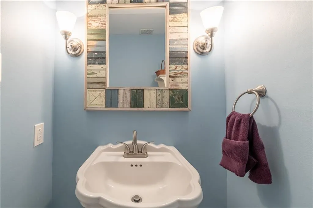 6520 Roswell Road Unit 112, Atlanta, Georgia 30328, 3 Bedrooms Bedrooms, ,2 BathroomsBathrooms,Residential,Sold,6520 Roswell Road Unit 112,6901979