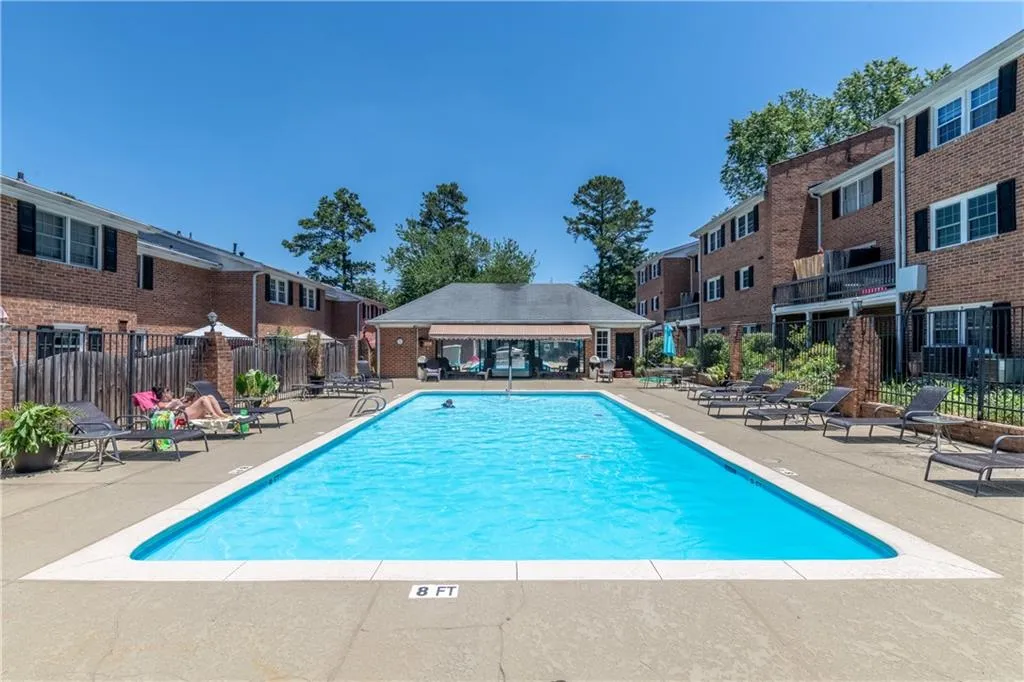 6520 Roswell Road Unit 112, Atlanta, Georgia 30328, 3 Bedrooms Bedrooms, ,2 BathroomsBathrooms,Residential,Sold,6520 Roswell Road Unit 112,6901979