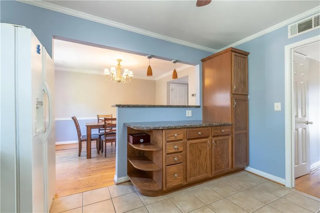 6520 Roswell Road Unit 112, Atlanta, Georgia 30328, 3 Bedrooms Bedrooms, ,2 BathroomsBathrooms,Residential,Sold,6520 Roswell Road Unit 112,6901979