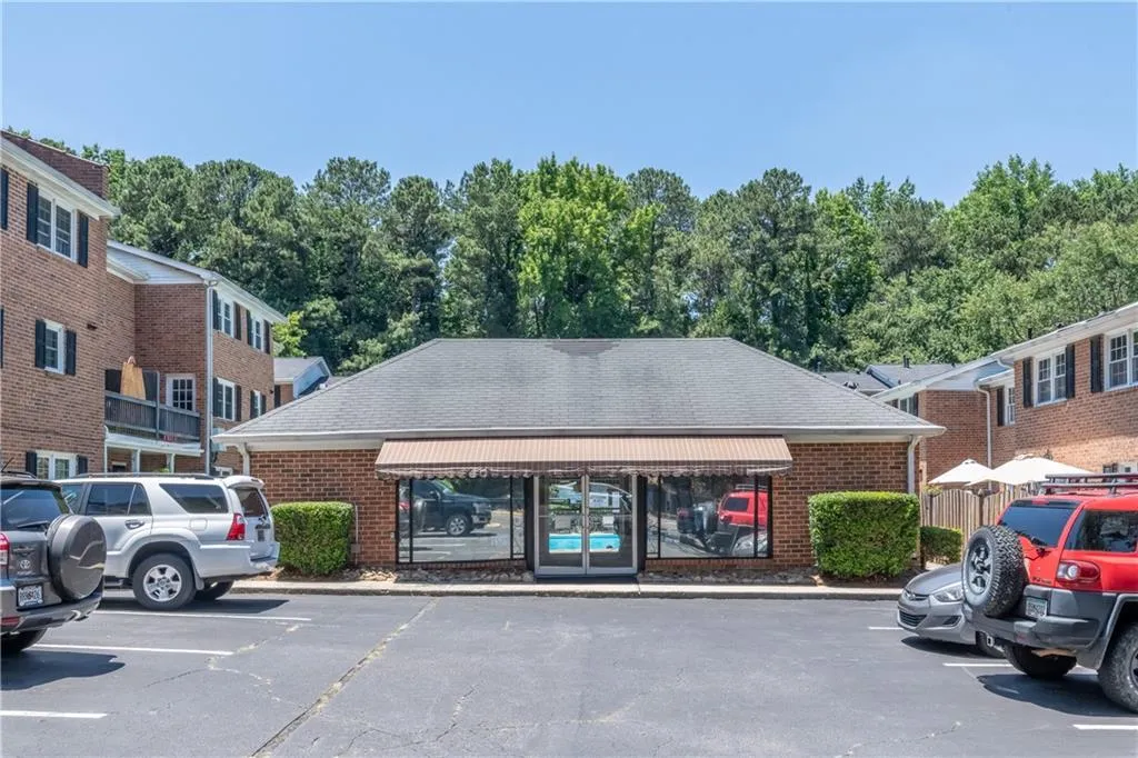 6520 Roswell Road Unit 112, Atlanta, Georgia 30328, 3 Bedrooms Bedrooms, ,2 BathroomsBathrooms,Residential,Sold,6520 Roswell Road Unit 112,6901979
