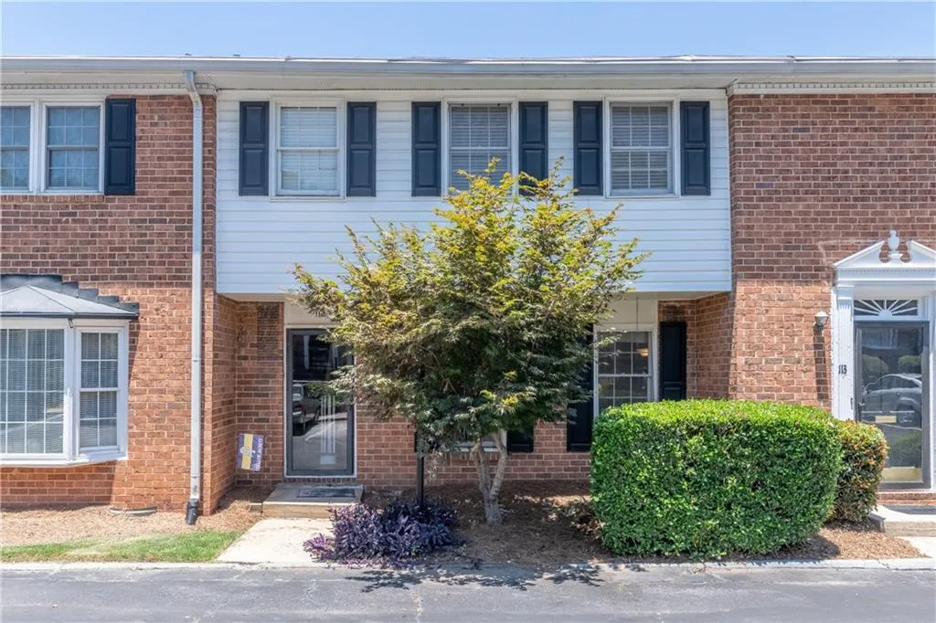 6520 Roswell Road Unit 112, Atlanta, Georgia 30328, 3 Bedrooms Bedrooms, ,2 BathroomsBathrooms,Residential,Sold,6520 Roswell Road Unit 112,6901979