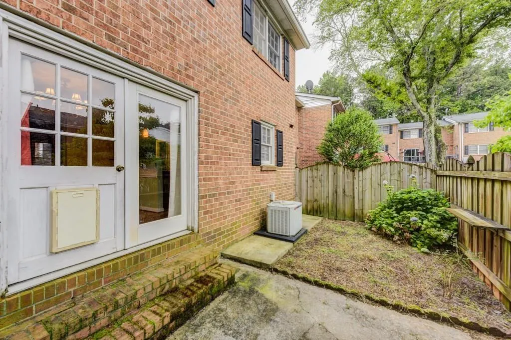 6520 Roswell Road Unit 112, Atlanta, Georgia 30328, 3 Bedrooms Bedrooms, ,2 BathroomsBathrooms,Residential,Sold,6520 Roswell Road Unit 112,6901979