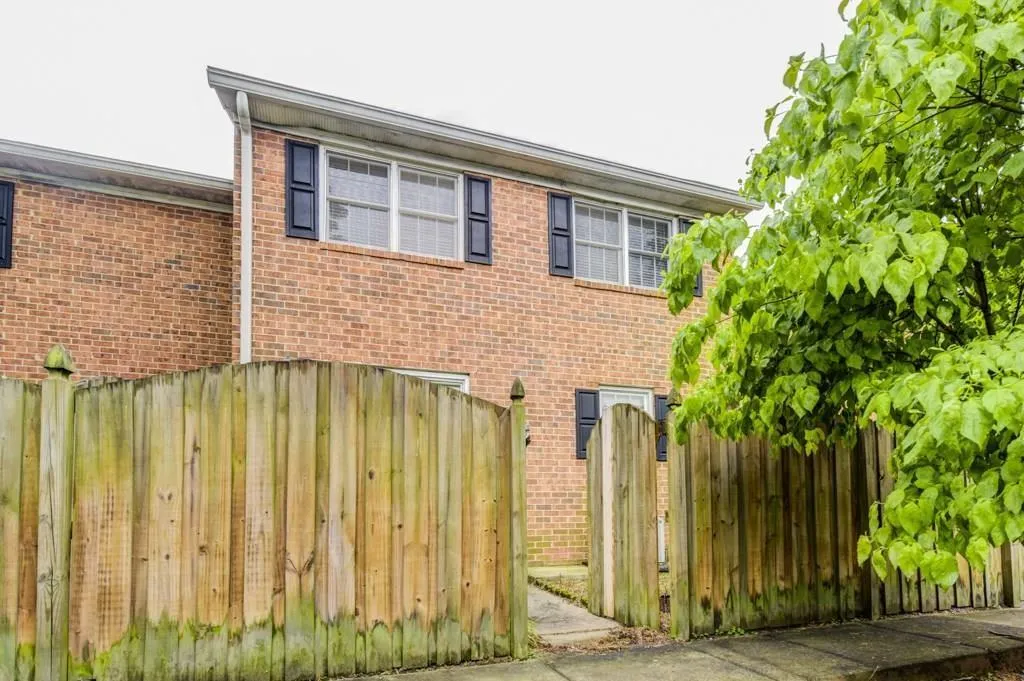 6520 Roswell Road Unit 112, Atlanta, Georgia 30328, 3 Bedrooms Bedrooms, ,2 BathroomsBathrooms,Residential,Sold,6520 Roswell Road Unit 112,6901979