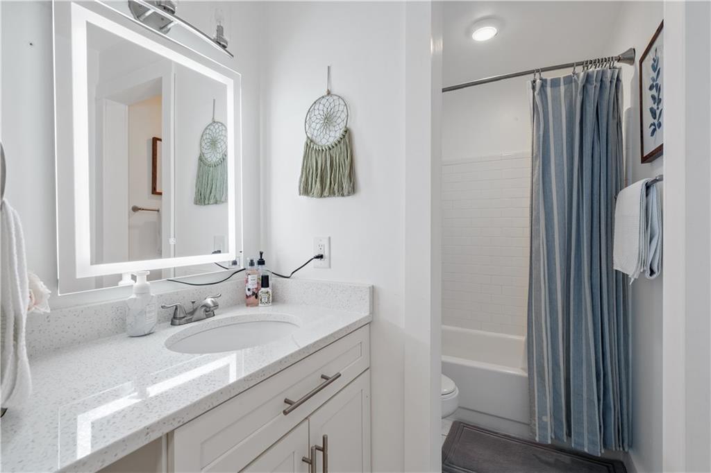 Full bathroom featuring toilet, oversized vanity, and shower / bath