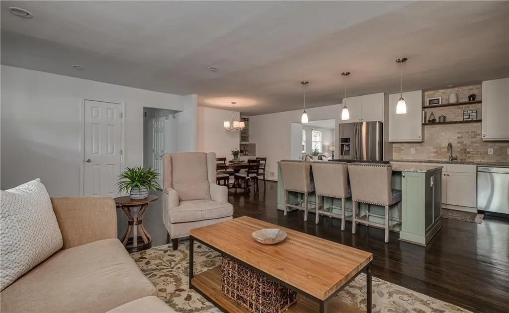 6110 Harleston Road Ne, Atlanta, Georgia 30328, 5 Bedrooms Bedrooms, ,4 BathroomsBathrooms,Residential,Sold,6110 Harleston Road Ne,6881270