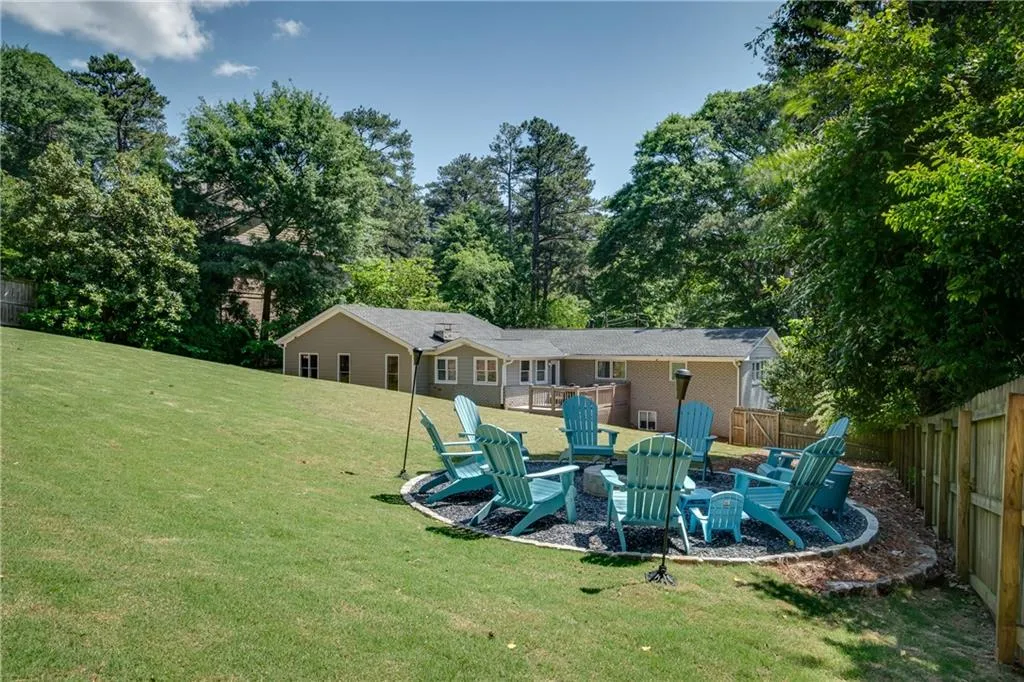 6110 Harleston Road Ne, Atlanta, Georgia 30328, 5 Bedrooms Bedrooms, ,4 BathroomsBathrooms,Residential,Sold,6110 Harleston Road Ne,6881270