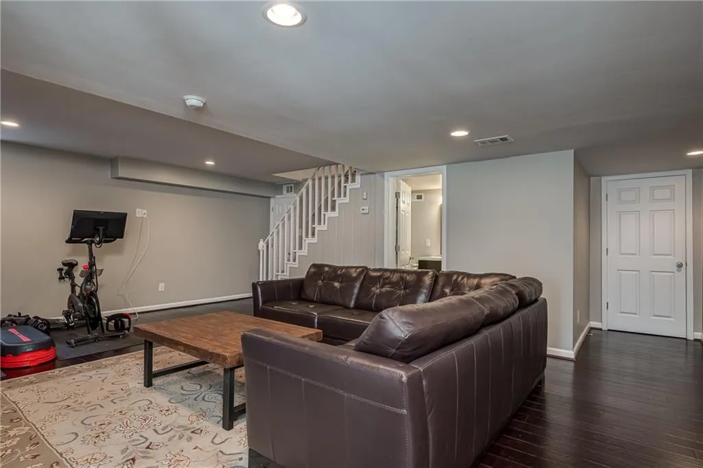 6110 Harleston Road Ne, Atlanta, Georgia 30328, 5 Bedrooms Bedrooms, ,4 BathroomsBathrooms,Residential,Sold,6110 Harleston Road Ne,6881270