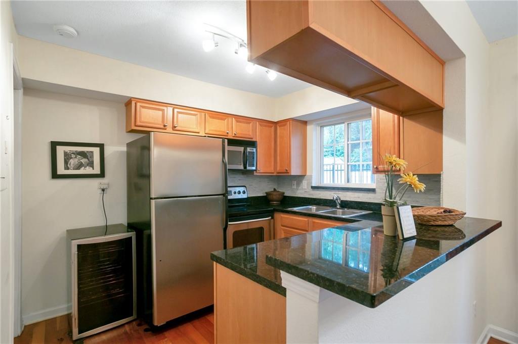6940 Roswell Road Unit 16F, Sandy Springs, Georgia 30328, 2 Bedrooms Bedrooms, ,1 BathroomBathrooms,Residential,Sold,6940 Roswell Road Unit 16F,7291191