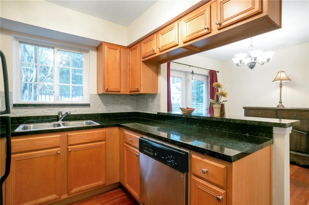 6940 Roswell Road Unit 16F, Sandy Springs, Georgia 30328, 2 Bedrooms Bedrooms, ,1 BathroomBathrooms,Residential,Sold,6940 Roswell Road Unit 16F,7291191